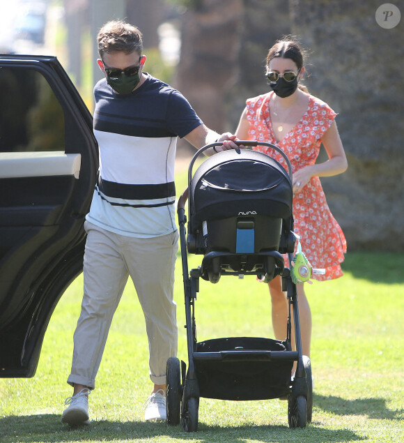 Lea Michele et son mari Zandy Reich se promènent avec leur nouveau-né Ever Leo à Santa Monica, le 13 octobre 2020. L'actrice américaine de 33 ans a donné naissance à son premier enfant, le 20 août 2020.