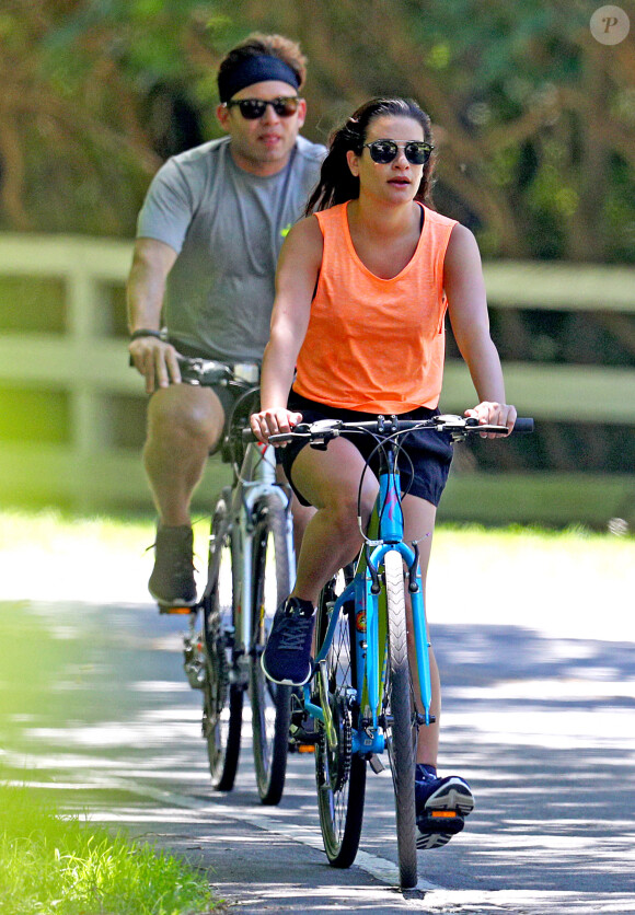 Exclusif - Lea Michele et son compagnon Zandy Reich font du vélo dans les Hamptons dans l'Etat de New York, le 9 juillet 2018.