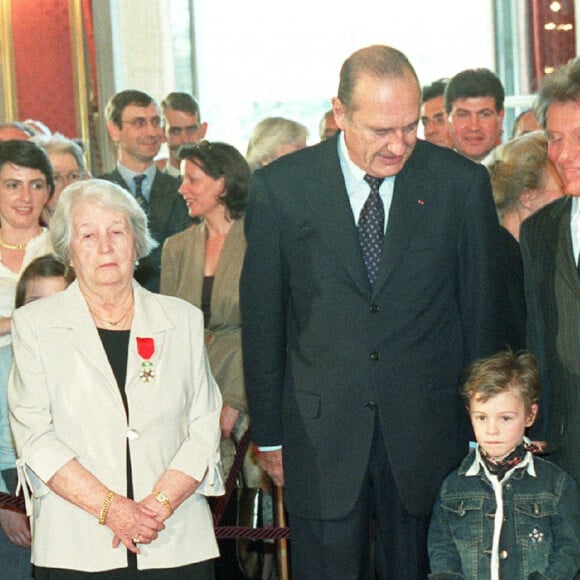 Jean Daniel Lorieux et Nelly Kaplan décorés par Jacques Chirac à l'Elysée.