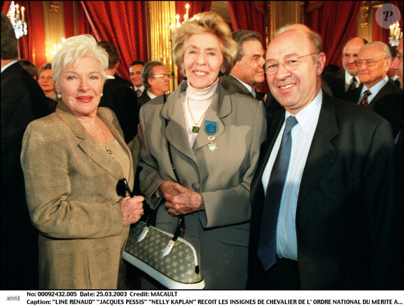 Line Renaud, Nelly Kaplan et Jacques Pessis - Nelly Kaplan reçoit les insignes de Chevalier de l'ordre national du mérite à l'Elysée. Paris.