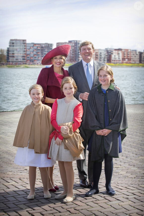 Le roi Willem-Alexander, la reine Maxima des Pays et leurs filles Catharina Amalia, Alexia et Ariane - Les Pays-Bas lors de la journée du roi à Dordrecht, le 27 avril 2015.