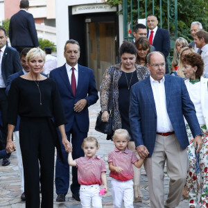 La princesse Charlene, le prince Albert II de Monaco et leurs enfants, la princesse Gabriella et le prince Jacques durant le traditionnel pique-nique des monégasques au parc Princesse Antoinette à Monaco le 1er septembre 2017. © Olivier Huitel/Pool restreint Monaco/Bestimage