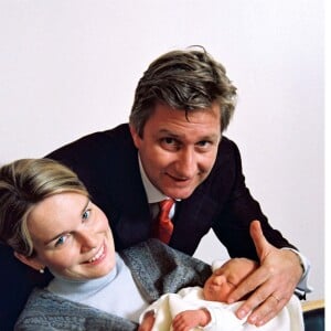 Le prince Philippe de Belgique et son épouse la princesse Mahtilde avec leur fille la princesse Elisabeth en 2001.