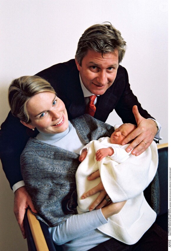 Le prince Philippe de Belgique et son épouse la princesse Mahtilde avec leur fille la princesse Elisabeth en 2001.