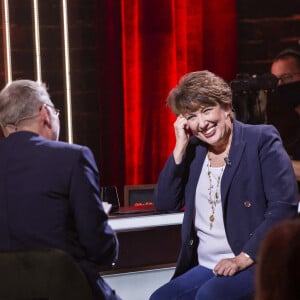 Exclusif - Laurent Ruquier et Roselyne Bachelot, ministre e la Culture - Pendant l'enregistrement de l'émission On Est Presque En Direct, présentée par L.Ruquier, et diffusée sur France 2 avec pour invités : M.Kaye, C.Bruni, L.Salamé, R.Bachelot, G.C Malade, D.Foenkinos et d'autres à Paris le 14 novembre 2020. © Jack Tribeca / Bestimage  