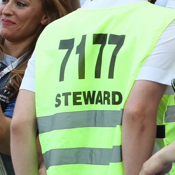 L'ex-Miss France Rachel Legrain-Trapani félicite son compagnon Benjamin Pavard après la victoire de la France face à l'Argentine lors des 8ème de finale de la Coupe du monde à Kazan en Russie le 30 juin 2018. © Cyril Moreau/Bestimage