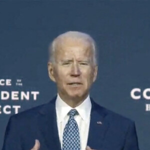 Joe Biden fait le compte-rendu de sa réunion avec sa cellule de crise pour proposer des moyens de lutte contre l'épidémie de coronavirus (COVID-19) le 9 novembre 2020.