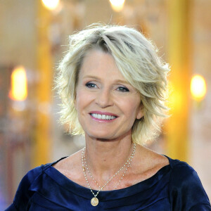 Exclusif - Sophie Davant - Backstage de l'enregistrement de l'émission prime "Affaire conclue" dans les écuries du château de Chantilly, présentée par S.Davant et qui sera diffusée sur France 2 le 15 septembre 2020. © Guillaume Gaffiot / Bestimage