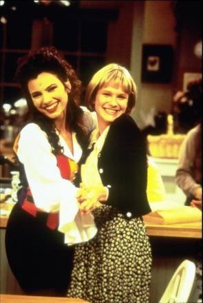 Fran Drescher et Nicholle Tom dans la série "Une nounou d'enfer".