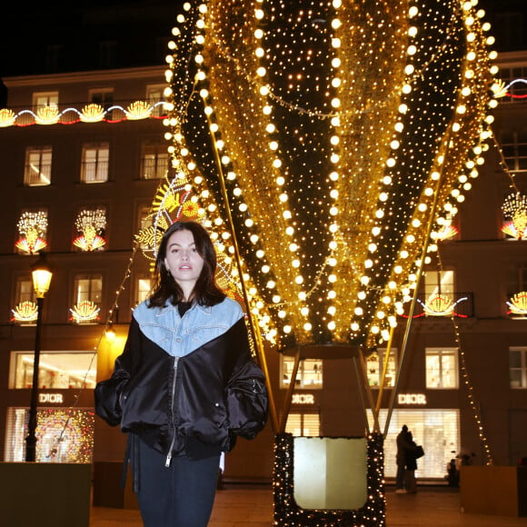 Thylane Blondeau assiste aux illuminations de Noël du Comité du Faubourg Saint-Honoré. Paris, le 19 novembre 2020.