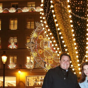 Benjamin Cymerman et Thylane Blondeau assistent aux illuminations de Noël du Comité du Faubourg Saint-Honoré. Paris, le 19 novembre 2020.