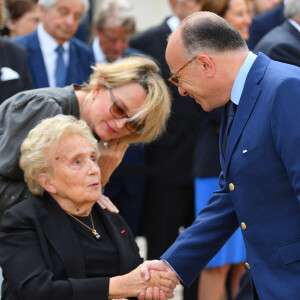 Bernadette Chirac, sa fille Claude Bernard et Bernard Cazeneuve - Hommage national à Simone Veil (femme politique et rescapée de la Shoah) dans la cour d'Honneur des Invalides à Paris, France, le 5 juillet 2017. Simone Veil reposera avec son mari au Panthéon. © Christian Liewig/Pool/ Bestimage