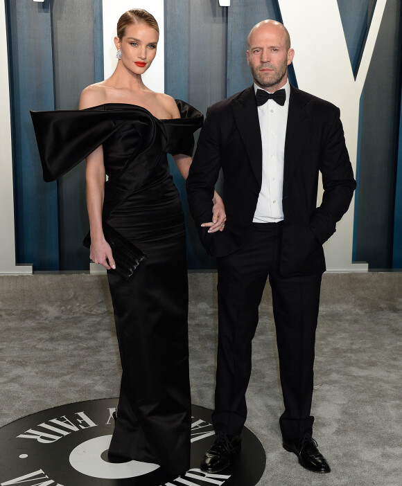 Jason Statham avec sa femme Rosie Huntington-Whiteley - People à la soirée "Vanity Fair Oscar Party" après la 92ème cérémonie des Oscars 2020 au Wallis Annenberg Center for the Performing Arts à Los Angeles, le 9 février 2020. 