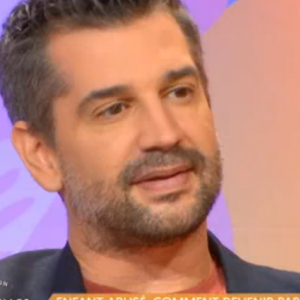 Mathieu Johann revient sur son enfance marquée par des agressions sexuelles dans "Les Maternelles" (France 4), 20 novembre 2020