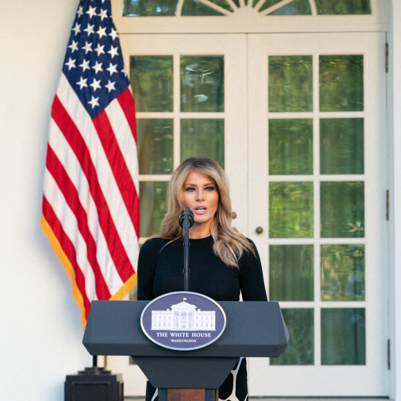 La première dame Melania Trump a inauguré le jardin dessiné en hommage à l'artiste japonais Noguchi à la Maison Blanche, le 24 novembre 2020.