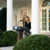 La première dame Melania Trump a inauguré le jardin dessiné en hommage à l'artiste japonais Noguchi à la Maison Blanche, le 24 novembre 2020.