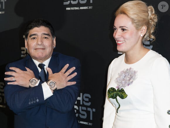 Diego Maradona (2 montres Hublot) et sa compagne Rocio Oliva - The Best FIFA Football Awards 2017 au London Palladium à Londres, le 23 octobre 2017. © Pierre Perusseau/Bestimage