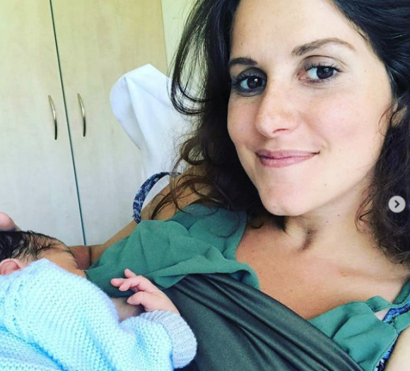 Fanny Agostini, maman de Darwin. Elle poste des photos d'elle avec son bébé et après avoir perdu du poids grâce à l'allaitement. Novembre 2020.