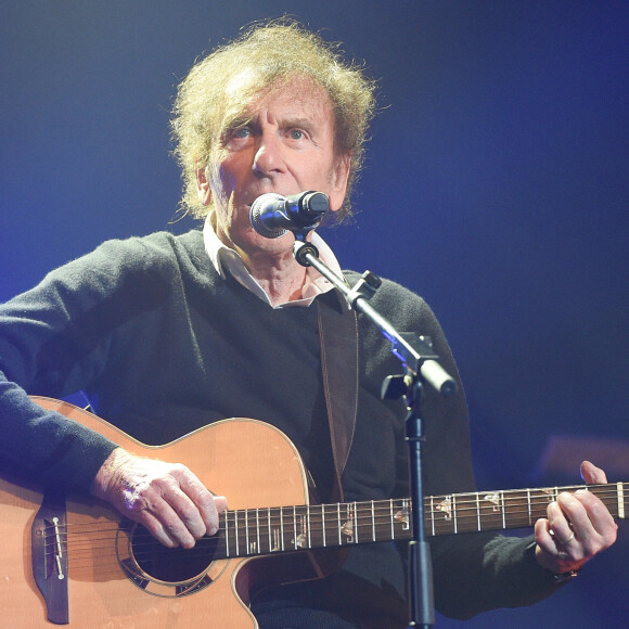 Alain Souchon - Les célébrités participent au concert caritatif des Coccinelles au Casino de Paris dans le cadre de la soirée " Ose " pour lutter contre la Neurofibromatose. L'objectif de cette soirée, mettre en lumière l'association Neurofibromatoses et Recklinghausen (A.N.R.) pour faire avancer la connaissance sur la maladie. L'association compte 1 200 adhérents en France et organise chaque année des événements sportifs et culturels. A Paris le 3 novembre 2018 © Guirec Coadic/Bestimage