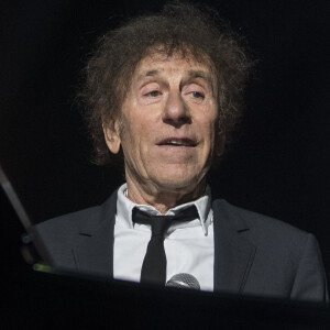 Alain Souchon - Concert du 13ème Gala 2018 de l'Association pour la Recherche sur Alzheimer à la salle Pleyel à Paris. L'intégralité des bénéfices de cette soirée servira à financer la recherche sur la maladie d'Alzheimer. © Coadic Guirec-Pierre Perusseau/Bestimage