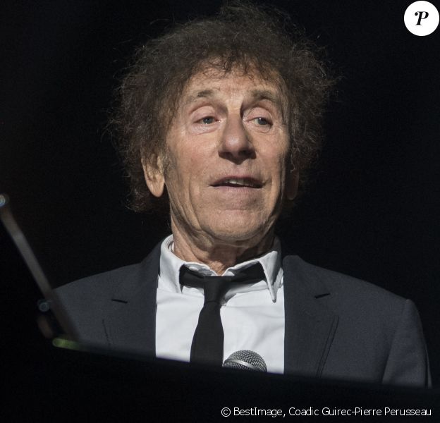 Alain Souchon - Concert du 13ème Gala 2018 de l'Association pour la Recherche sur Alzheimer à la salle Pleyel à Paris. L'intégralité des bénéfices de cette soirée servira à financer la recherche sur la maladie d'Alzheimer. © Coadic Guirec-Pierre Perusseau/Bestimage