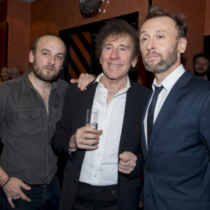 Alain Souchon et ses fils Charles (le chanteur Ours) et Pierre - 10ème gala de "l'association pour la recherche sur Alzheimer": "2 Générations chantent pour la 3ème" un spectacle inédit de Pierre Souchon à l'olympia à Paris le 19 janvier 2015. 