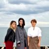 Sophie-Marie Larrouy, Charlotte Le Bon et Veerle Baetens durant le photocall pour la série "Cheyenne et Lola" dans le cadre de Canneseries saison 3 au Palais des Festivals à Cannes, le 14 octobre 2020.