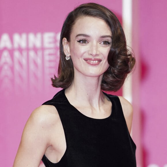 Charlotte Le Bon - Pink Carpet dans le cadre de Canneseries saison 3 au Palais des Festivals à Cannes, le 13 octobre 2020. © Norbert Scanella/Panoramic/Bestimage 