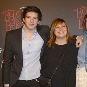 Michèle Bernier avec son fils Enzo et sa fille Charlotte à la générale de la comédie musicale "La Belle et la Bête" au Théâtre Mogador à Paris le 24 octobre 2013.