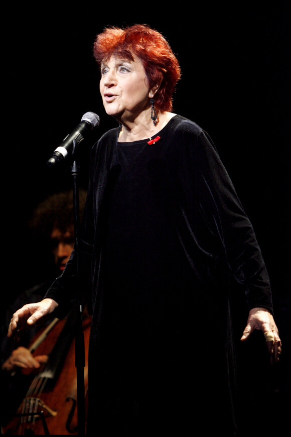 Anne Sylvestre en concert pour les 10 ans de la disparition de Barbara au Théâtre des Variétés