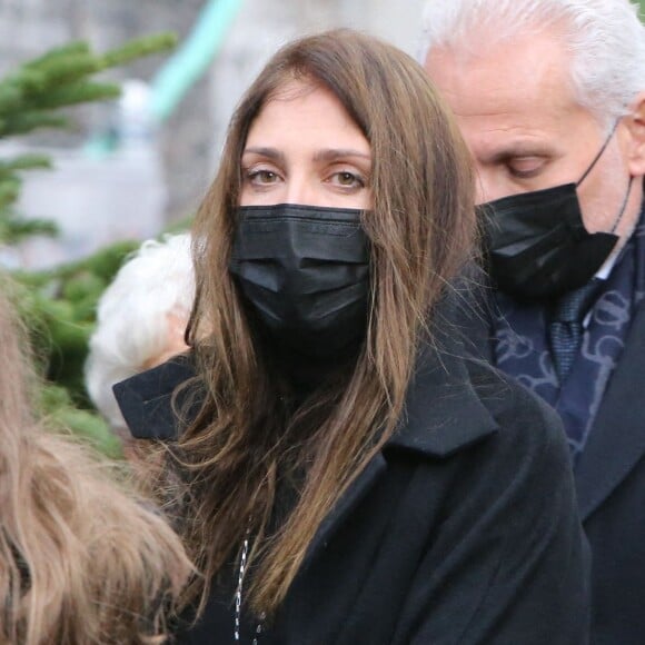 Loretta Denaro, la veuve de Christophe Dominici, assiste à la cérémonie religieuse en hommage à son mari en l'église Saint-Cécile à Boulogne Billancourt le 2 décembre 2020. © Panoramice / Bestimage