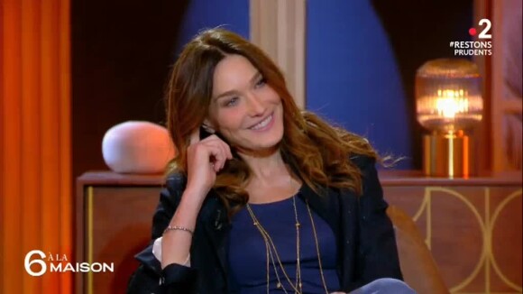 Carla Bruni dans l'émission "6 à la maison", le 2 décembre 2020 sur France 2.