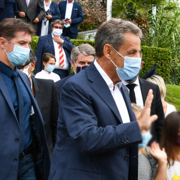 Nicolas Sarkozy, sa femme Carla Bruni, leur fille Giulia avec une amie - Mariage du maire de La Baule, Franck Louvrier (ex-conseiller en communication du Président de la République N.Sarkozy) avec Sophie Jolivet à l'hôtel de Ville de La Baule, France, le 5 septembre 2020. © Sébastien Valiela/Bestimage