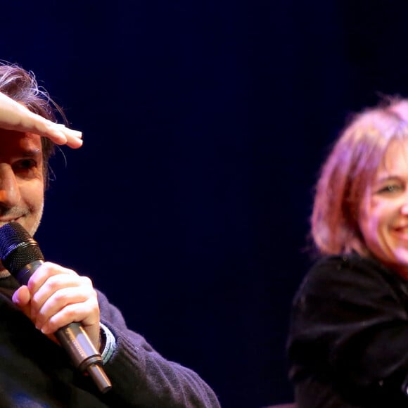 Conversation avec Charlotte Gainsbourg et son compagnon Yvan Attal après la première du film "Mon chien Stupide" lors de la soirée d'ouverture de "The French Cinema Week" à New York, le 12 novembre 2019.