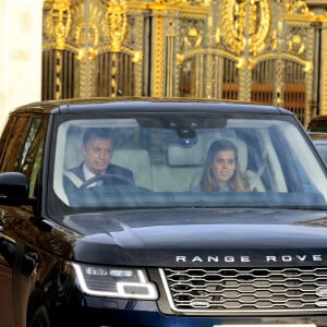 La princesse Beatrice, duchesse d'York - Les membres de la famille royale arrivent au déjeuner de Noël au palais de Buckingham à Londres le 18 décembre 2019.  London, UNITED KINGDOM - Royals arriving at Buckingham Palace for Xmas Lunch with HRH The Queen. 