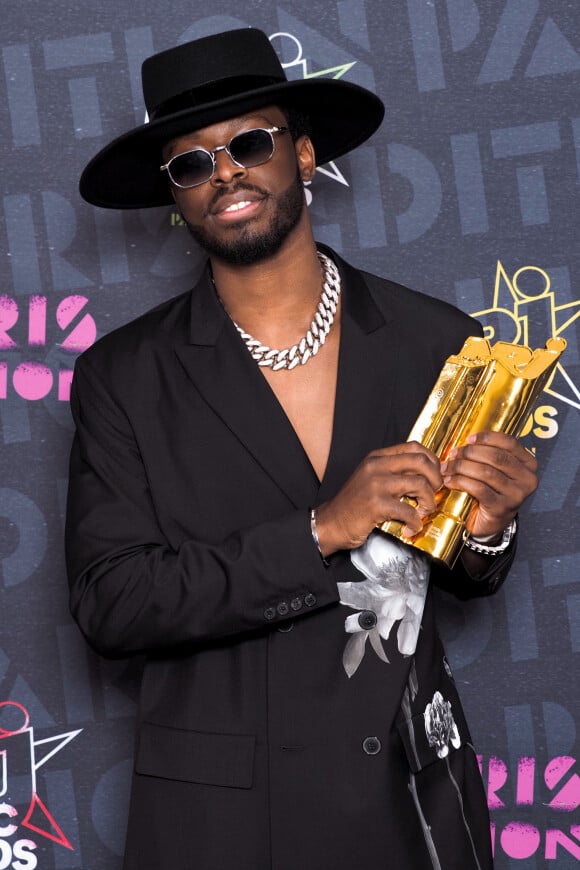 Dadju lors de la 22e édition des NRJ Music Awards à la Seine musicale, le 5 décembre 2020.