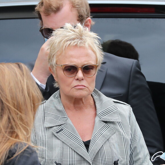 Muriel Robin - Hommage à Guy Bedos en l'église de Saint-Germain-des-Prés à Paris le 4 juin 2020.