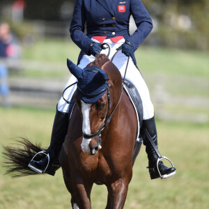 Zara Philips (Tindall) en détente sur son cheval "Class Affair" avant un concours de dressage au Burnham Market International Horse le 18 septembre 2020. 