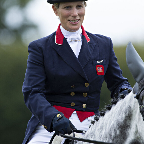 Zara Phillips (Zara Tindall) dresse son nouveau cheval Happenstance à Cornbury, le 11 septembre 2020. .