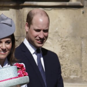 Le prince Harry, duc de Sussex, Zara Tindall, Mike Tindall, le prince William, duc de Cambridge, et Catherine (Kate) Middleton, duchesse de Cambridge, le prince Andrew, duc d'York, et la reine Elisabeth II d'Angleterre, arrivent pour assister à la messe de Pâques à la chapelle Saint-Georges du château de Windsor, le 21 avril 2119. 