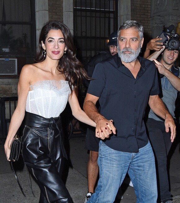 Exclusif - George et Amal Clooney fêtent leur cinquième anniversaire de mariage au restaurant "4 Charles Prime Rib" à New York, le 26 septembre 2019