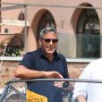 George Clooney et sa femme Amal Clooney sortent de leur hôtel, et prennent un bateau taxi pour se rendre dans un héliport pour s'envoler en hélicoptère de Venise, Italie, le 27 juin 2019.   