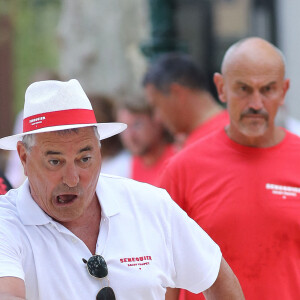 Jean-Marie Bigard lors du trophée de pétanque "Sénéquier 209" sur la place des Lices à Saint-Tropez, Côte d'Azur, France, le 22 août 2019. Une place provençale typique, de la pétanque, des people, voici le cadre prometteur du trophée Sénéquier, le célèbre café de Saint-Tropez, organisé avec le concours de la Ville. Cet évènement réunit les meilleurs joueurs mondiaux.