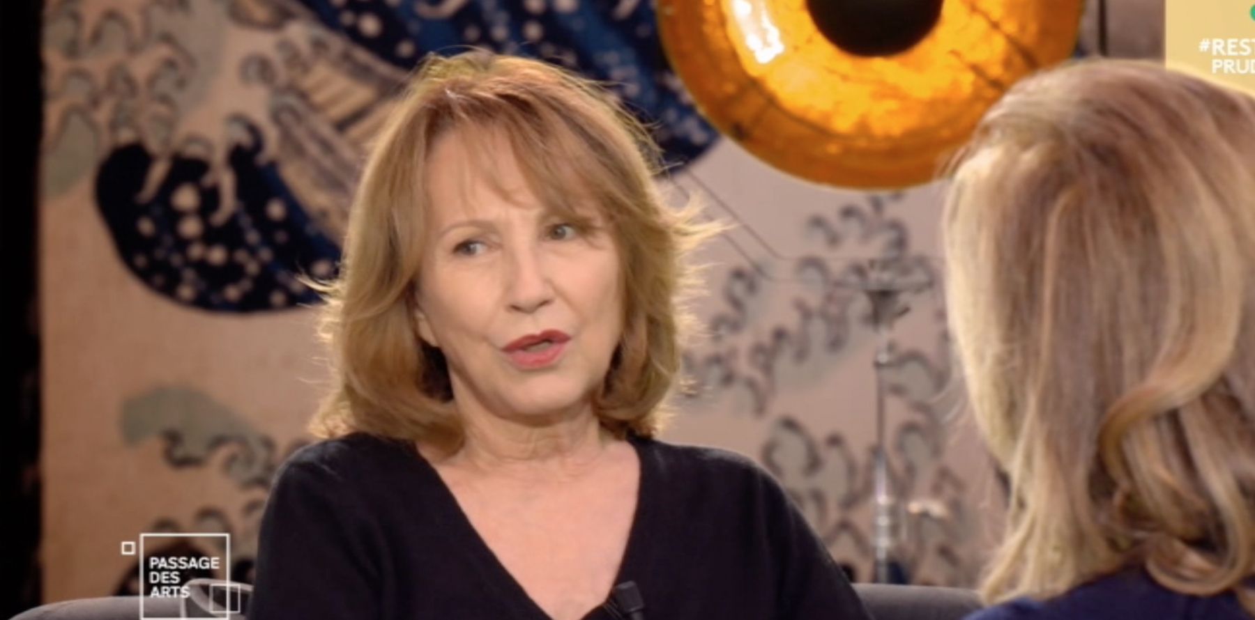 La Vérité Est Au Bout Du Couloir Emission Laura Smet : Nathalie Baye évoque ses débuts très "difficiles" en tant