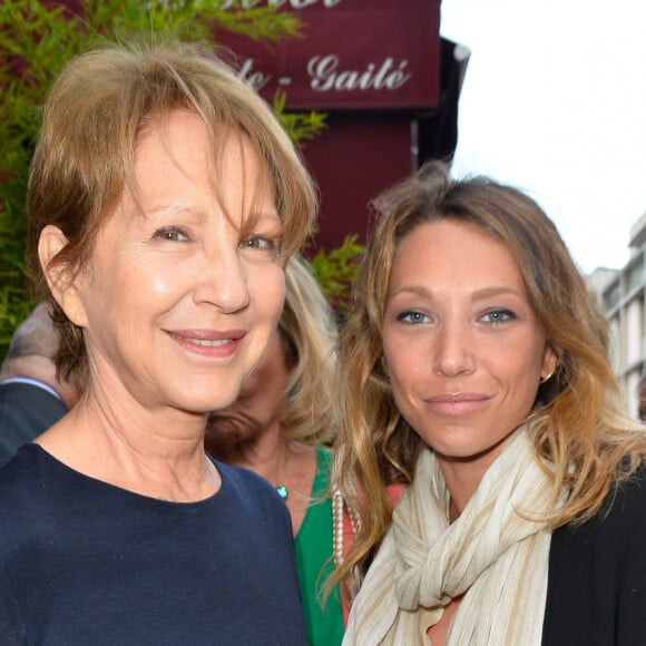 Nathalie Baye et sa fille Laura Smet - Générale de la pièce "Ça coule de source" écrite par L. M. Colla au théâtre de la Gaîté-Montparnasse à Paris. Le 30 mai 2017. © Coadic Guirec/Bestimage