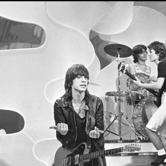 Archives- le groupe Téléphone sur un plateau télé en 1977 : Louis Bertignac, Corinne Marienneau, Jean-Louis Aubert et Richard Kolinka
