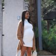 Christina Milian, enceinte, dans une robe moulante blanche à la sortie de chez Fred Segal's avec son compagnon M.Pokora et sa fille, après avoir déjeuné avec des amis, à Los Angeles, Californie, Etats-Unis, le 7 janvier 2020.