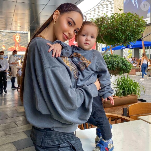 Nabilla Benattia pose avec son fils sur Instagram, décembre 2020
