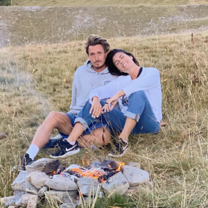 Alessandra Sublet et son amoureux Jordan Deguen lors d'une escapade romantique, sportive et studieuse en août 2020.