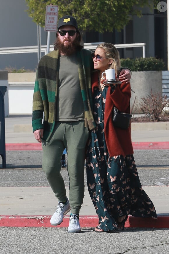 Exclusif - Kate Hudson et son compagnon Danny Fujikawa à Los Angeles, le 15 janvier 2020.